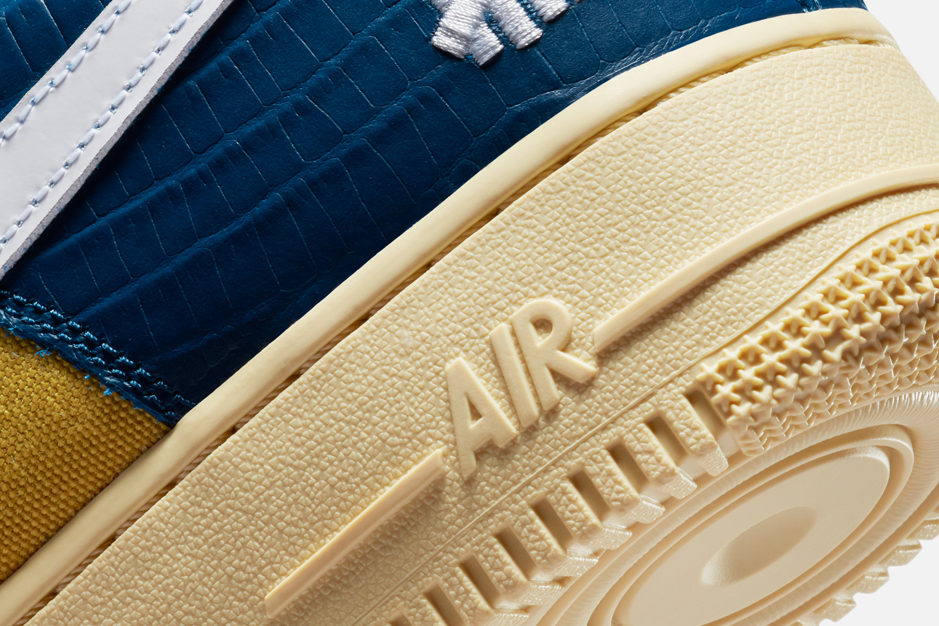 Nike x Undefeated Air Force 1 Low SP "Dunk vs AF1"