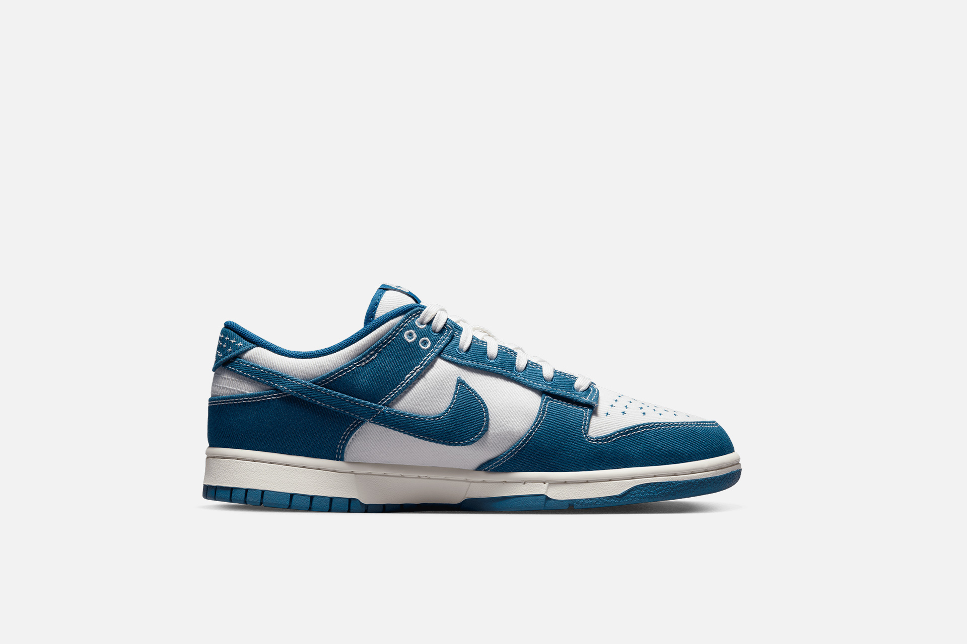 Nike Dunk Low Retro SE - DV0834-101 - Summit White / Industrial