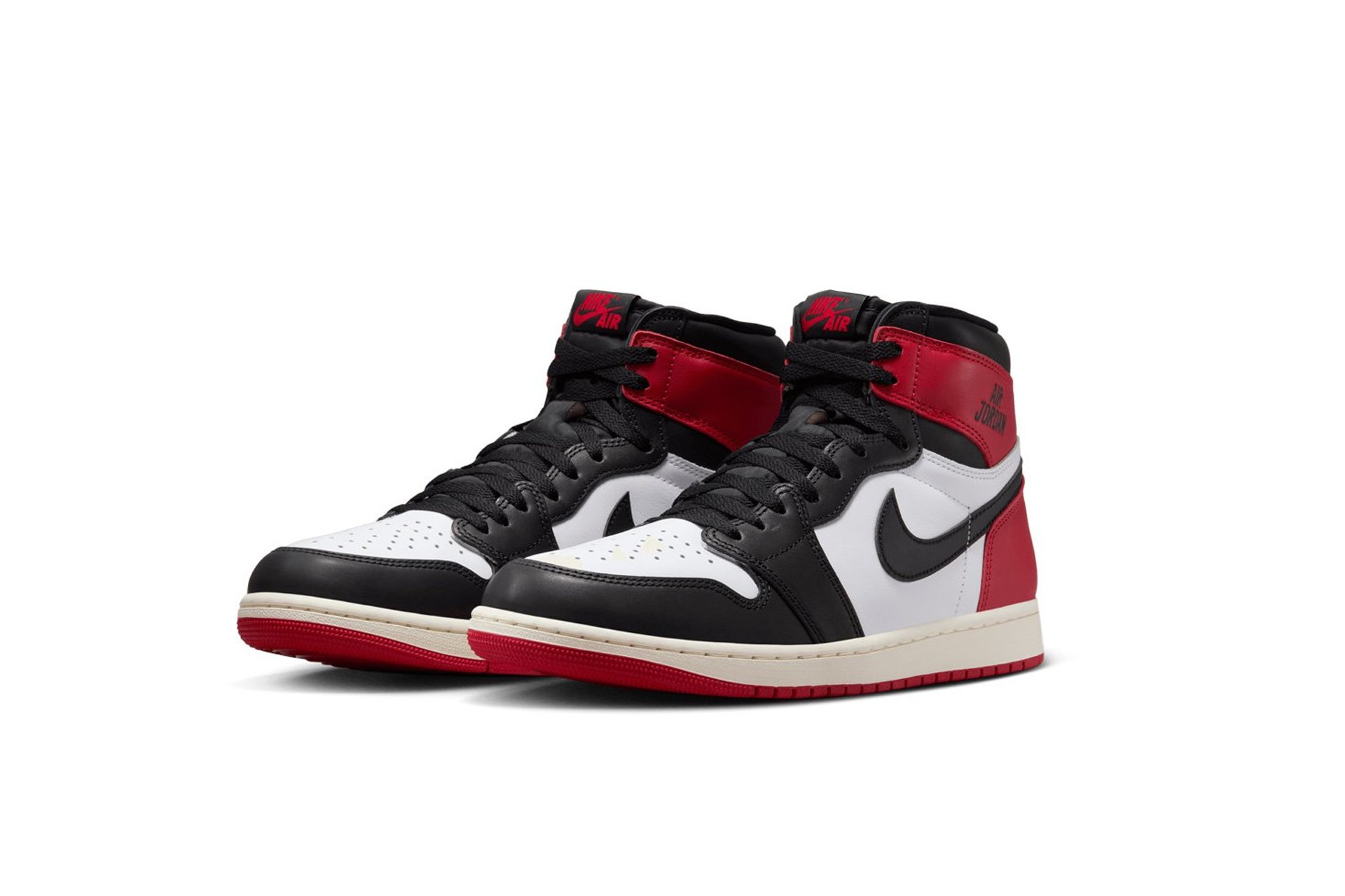 Air Jordan 1 Retro High OG "Black Toe"