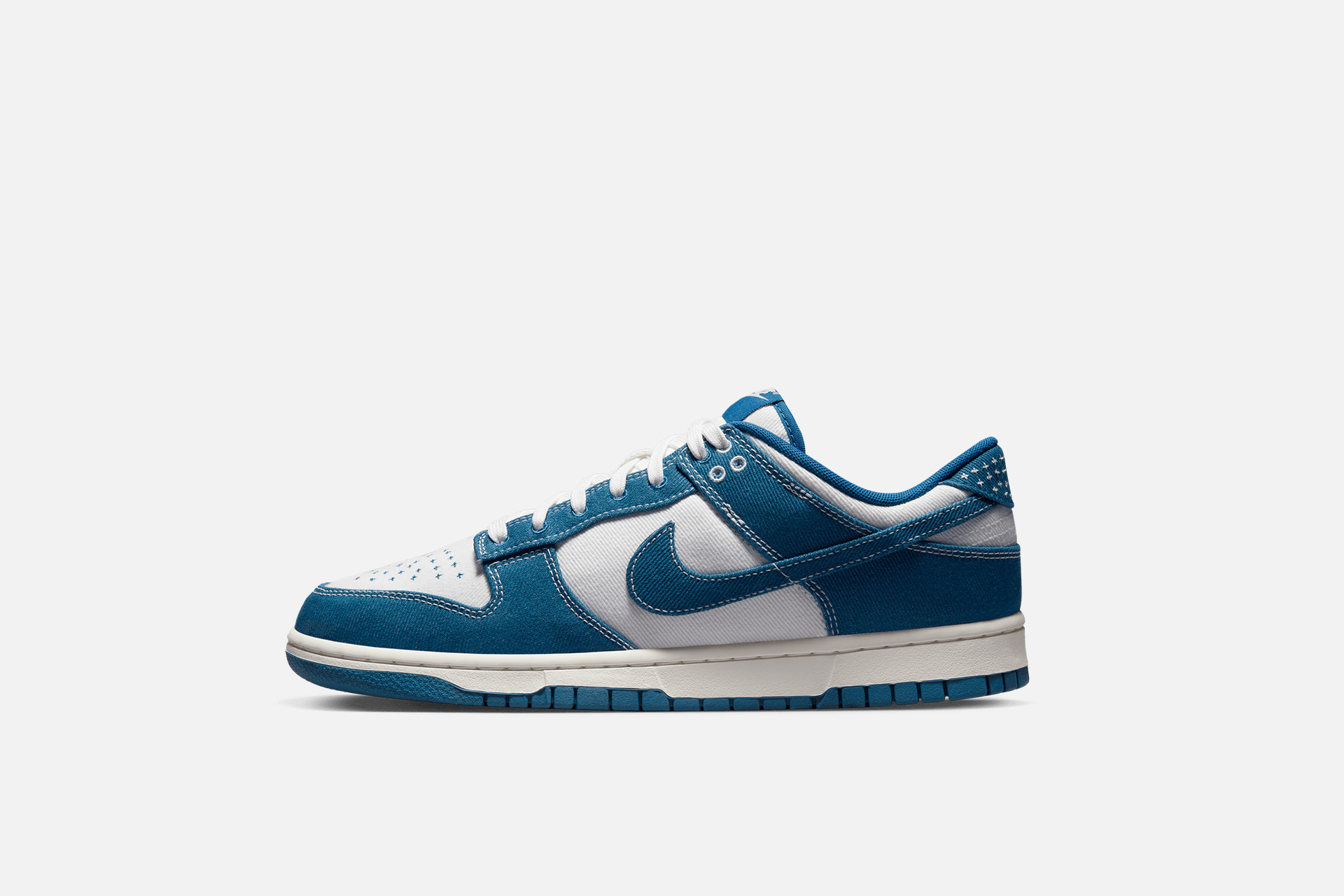 Nike Dunk Low Retro SE - DV0834-101 - Summit White / Industrial